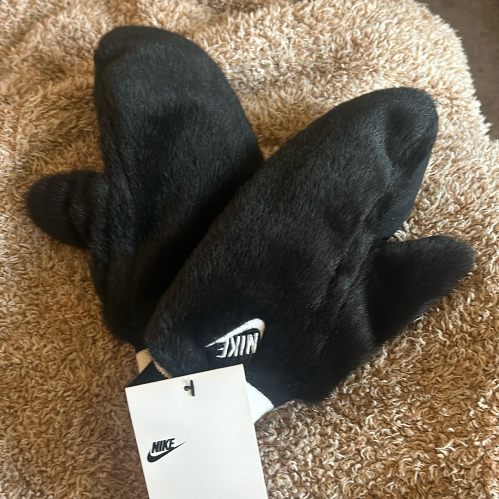 Nike mittens